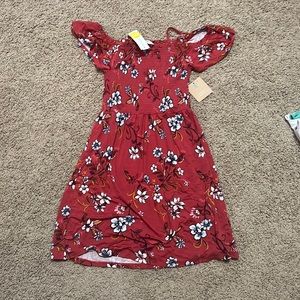 this is a girls dress, it’s a reddish maroon color with flowers.
